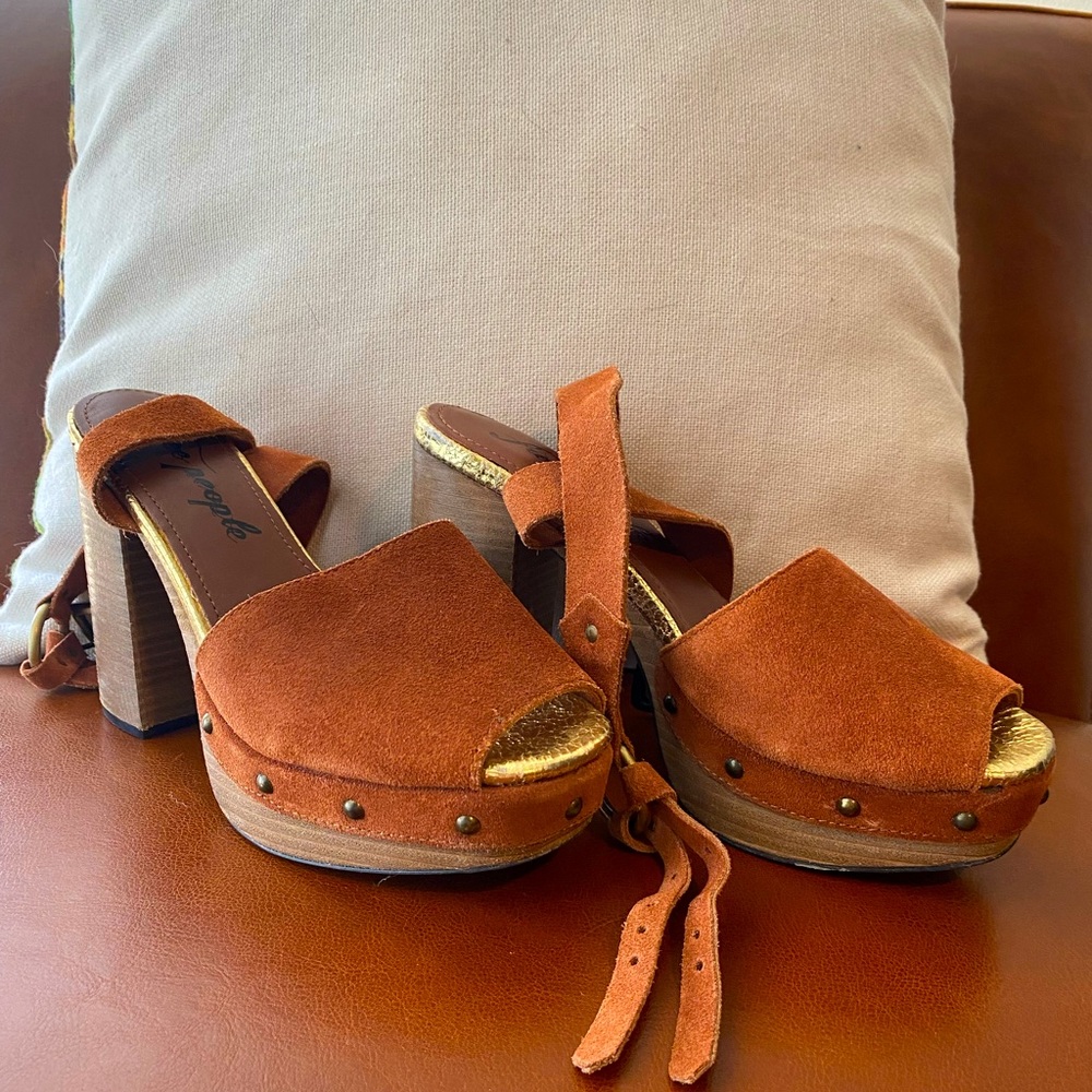 FREE PEOPLE SUEDE HEELS